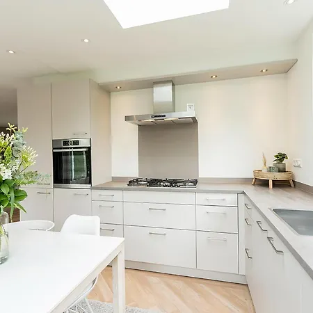 Nice, Modern Furnished Ferienhaus