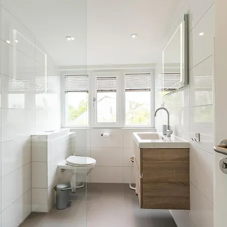 Nice, Modern Furnished *