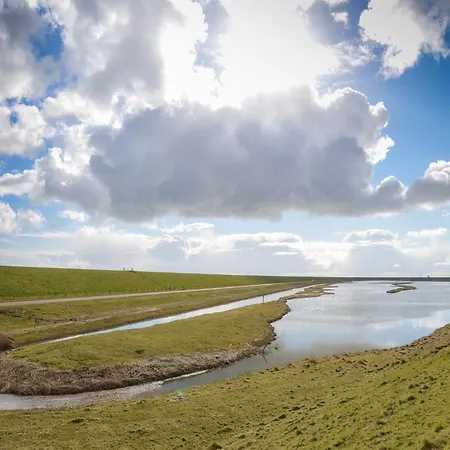 Nice, Modern Furnished Ferienhaus