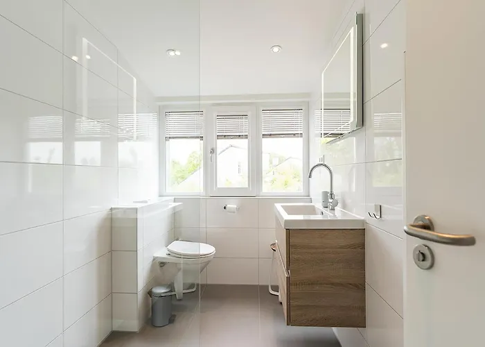 Nice, Modern Furnished *