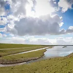 Nice, Modern Furnished Ferienhaus